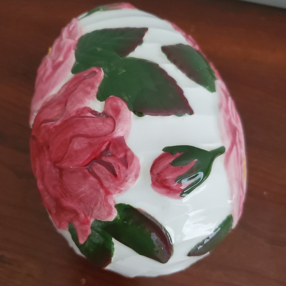 Vintage Pacific Rim Trinket Egg